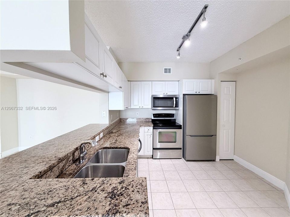 For Rent: $3,500 (2 beds, 2 baths, 1116 Square Feet)