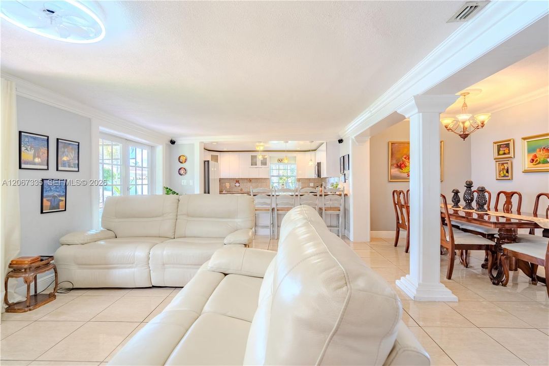 Activo con contrato: $749,000 (3 camas, 2 baños, 1787 Pies cuadrados)