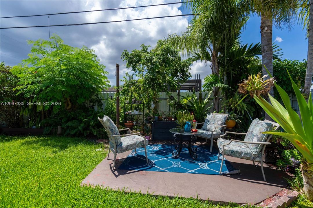 Activo con contrato: $749,000 (3 camas, 2 baños, 1787 Pies cuadrados)