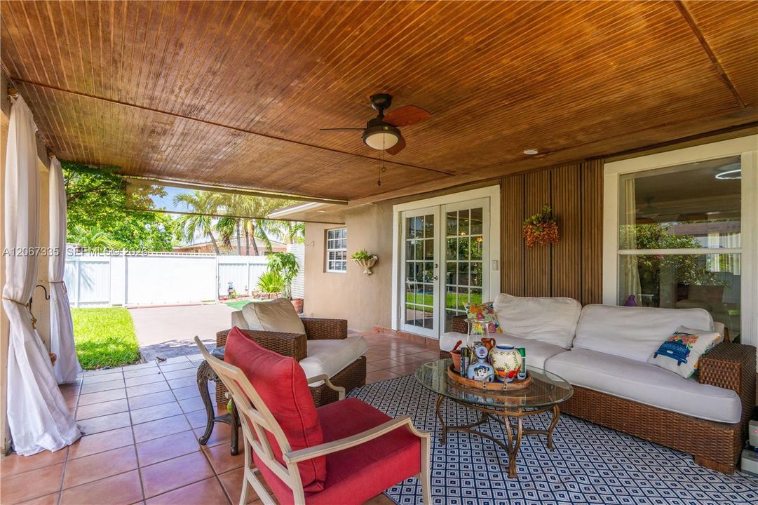 Activo con contrato: $749,000 (3 camas, 2 baños, 1787 Pies cuadrados)