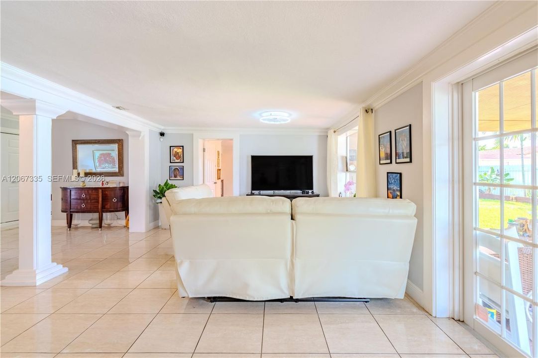 Activo con contrato: $749,000 (3 camas, 2 baños, 1787 Pies cuadrados)