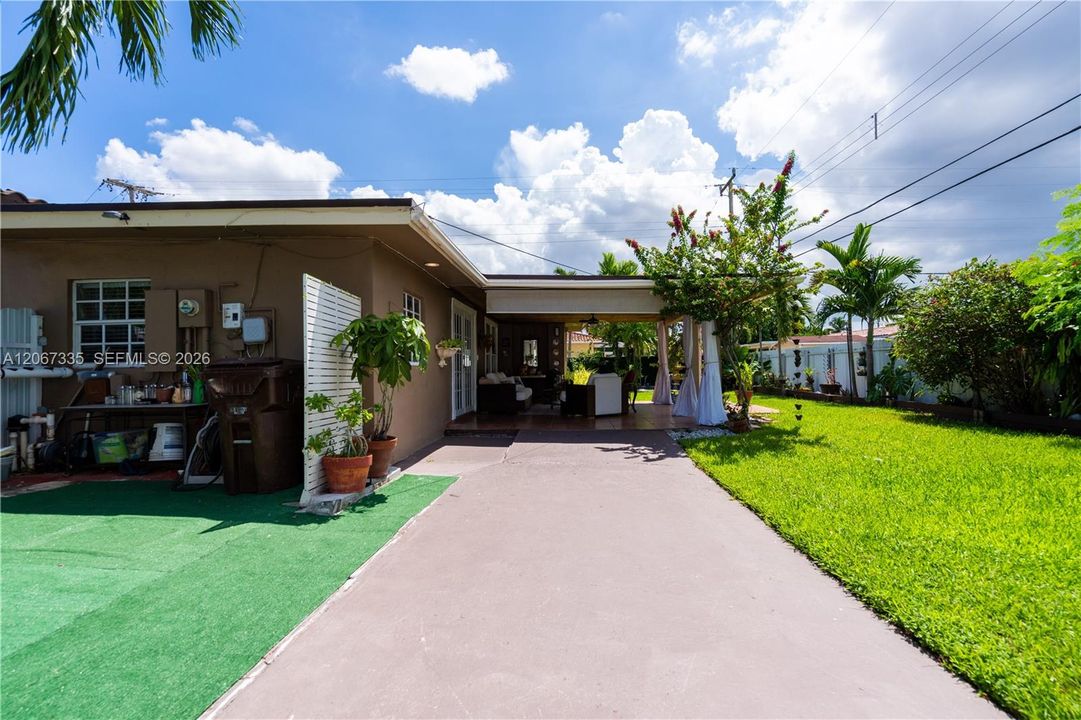 Activo con contrato: $749,000 (3 camas, 2 baños, 1787 Pies cuadrados)