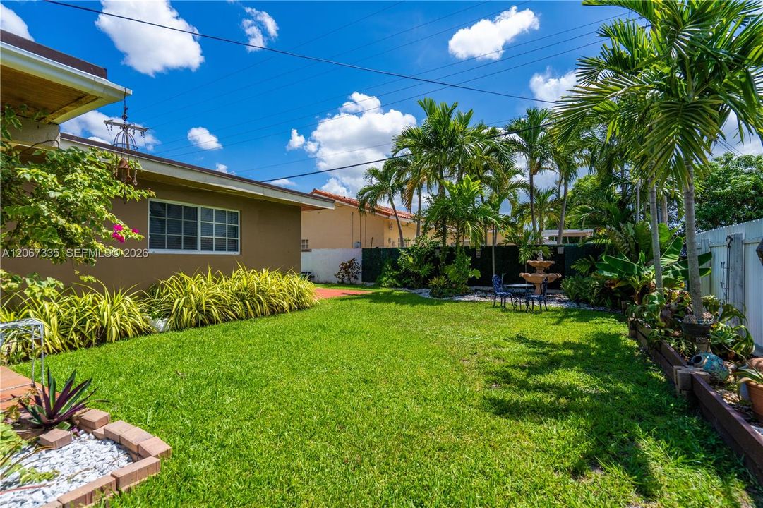 Activo con contrato: $749,000 (3 camas, 2 baños, 1787 Pies cuadrados)