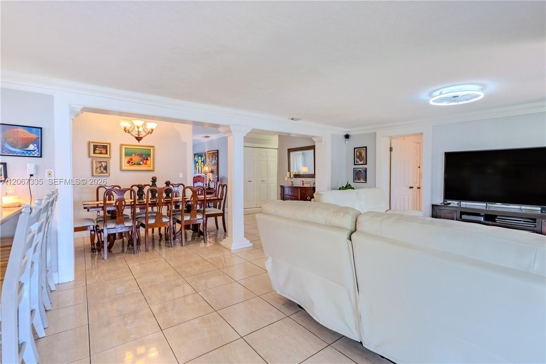 Activo con contrato: $749,000 (3 camas, 2 baños, 1787 Pies cuadrados)