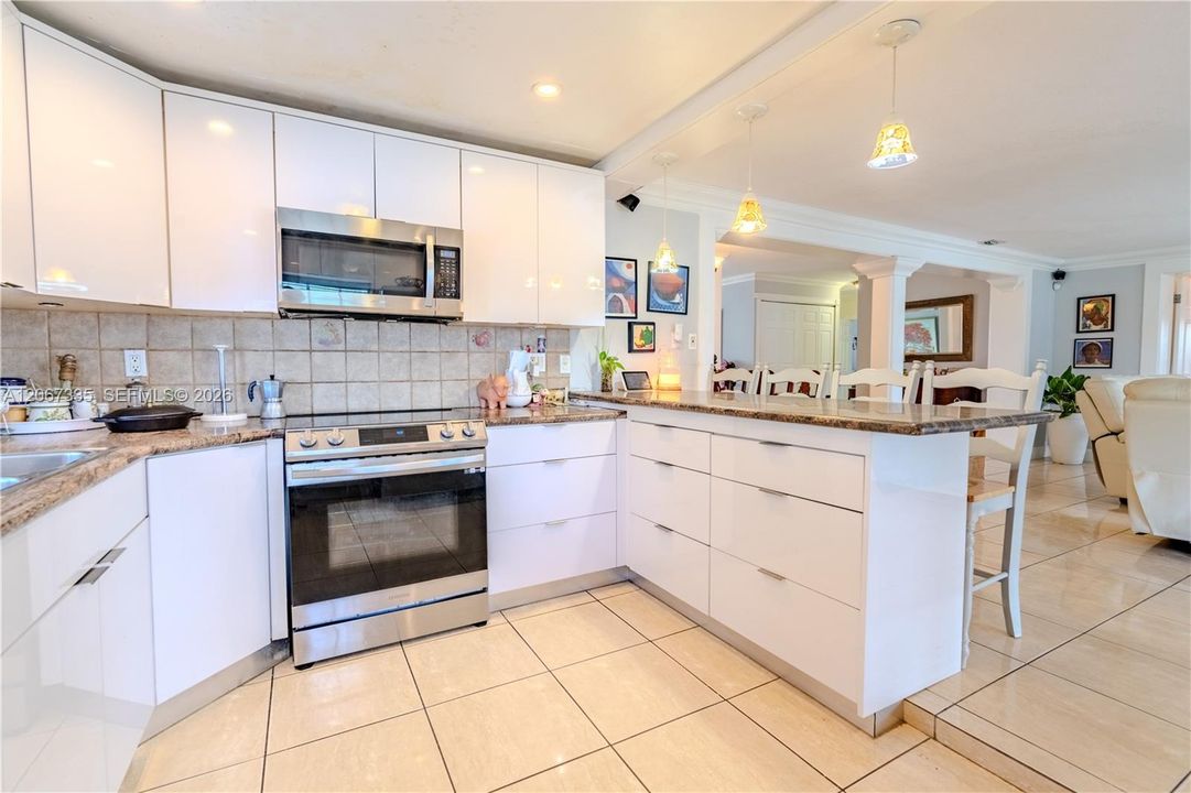 Activo con contrato: $749,000 (3 camas, 2 baños, 1787 Pies cuadrados)
