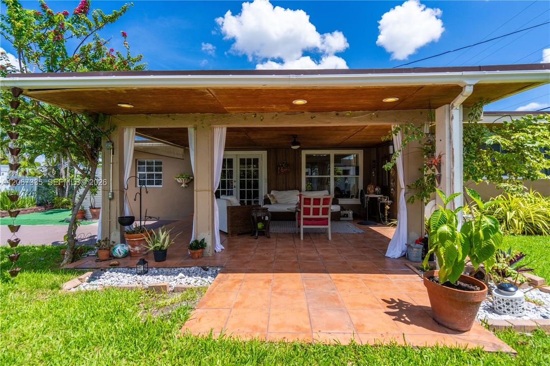 Activo con contrato: $749,000 (3 camas, 2 baños, 1787 Pies cuadrados)