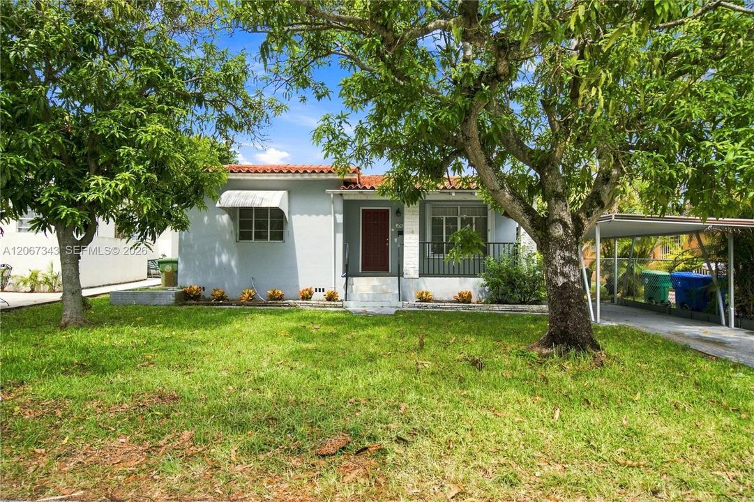 Active With Contract: $3,100 (2 beds, 1 baths, 816 Square Feet)