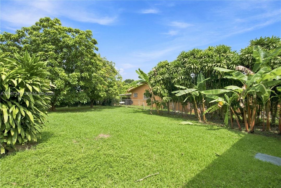 Active With Contract: $3,100 (2 beds, 1 baths, 816 Square Feet)