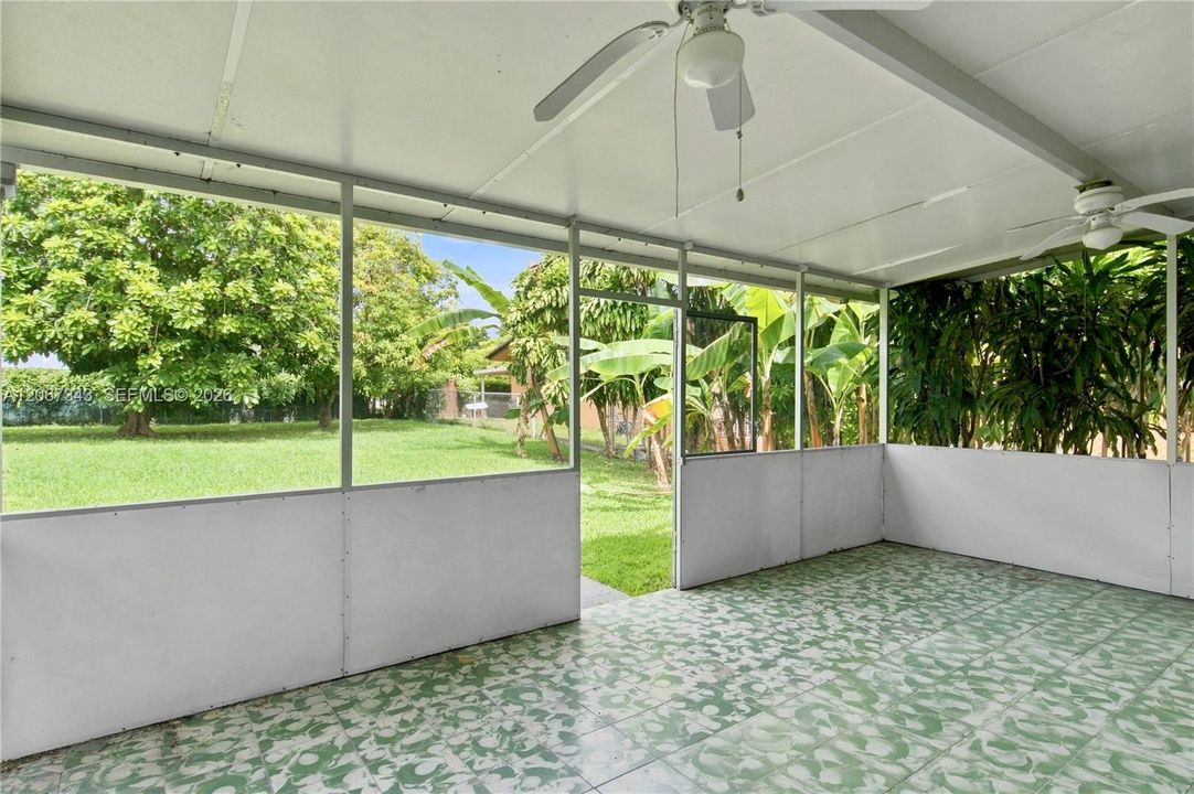 Active With Contract: $3,100 (2 beds, 1 baths, 816 Square Feet)