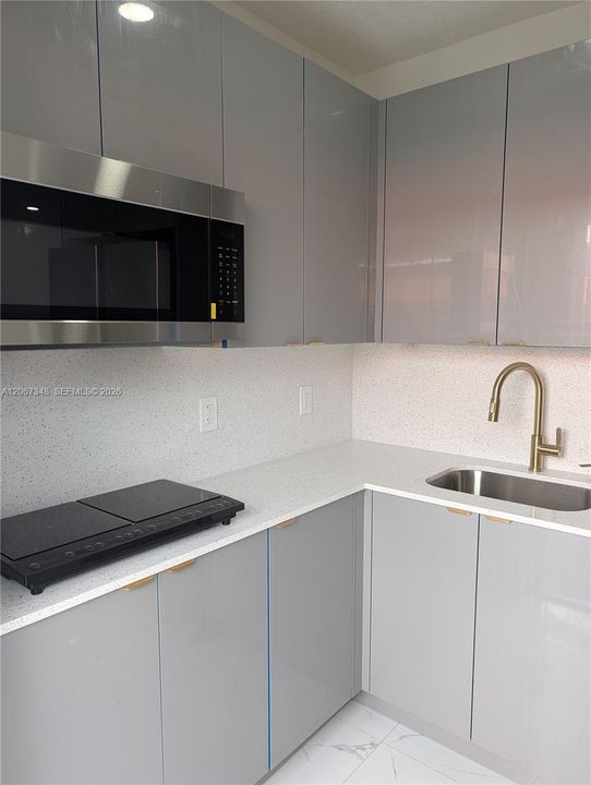 For Rent: $1,300 (1 beds, 1 baths, 1973 Square Feet)