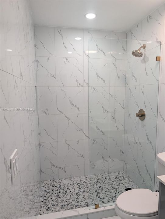 For Rent: $1,300 (1 beds, 1 baths, 1973 Square Feet)