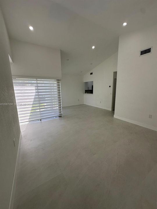 For Rent: $1,400 (1 beds, 1 baths, 1350 Square Feet)