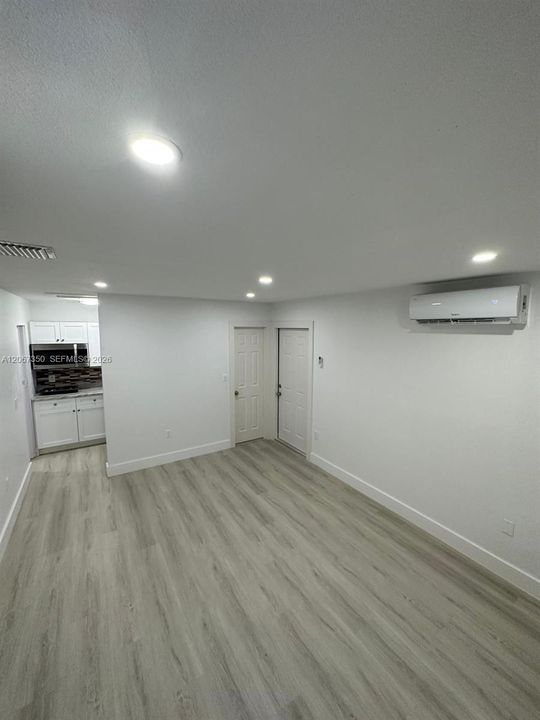 For Rent: $1,400 (1 beds, 1 baths, 1350 Square Feet)