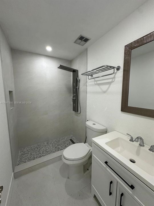 For Rent: $1,400 (1 beds, 1 baths, 1350 Square Feet)
