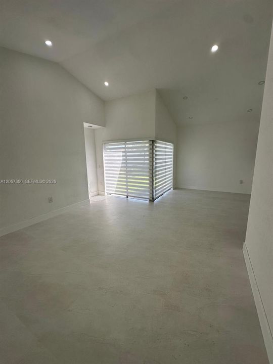 For Rent: $1,400 (1 beds, 1 baths, 1350 Square Feet)