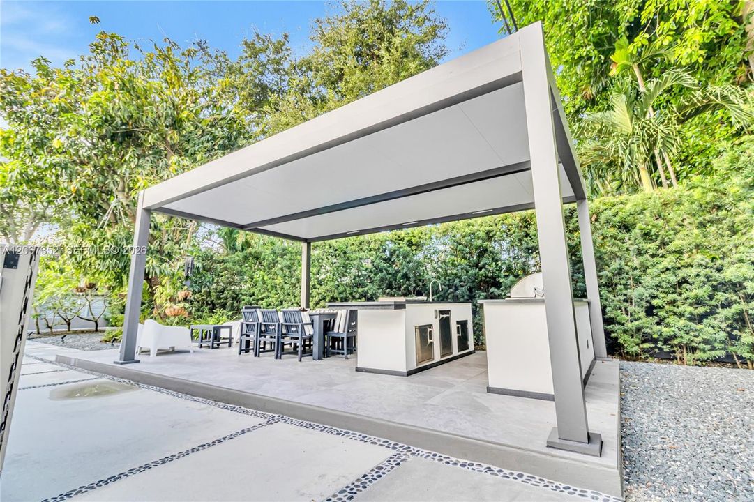 beautiful side yard