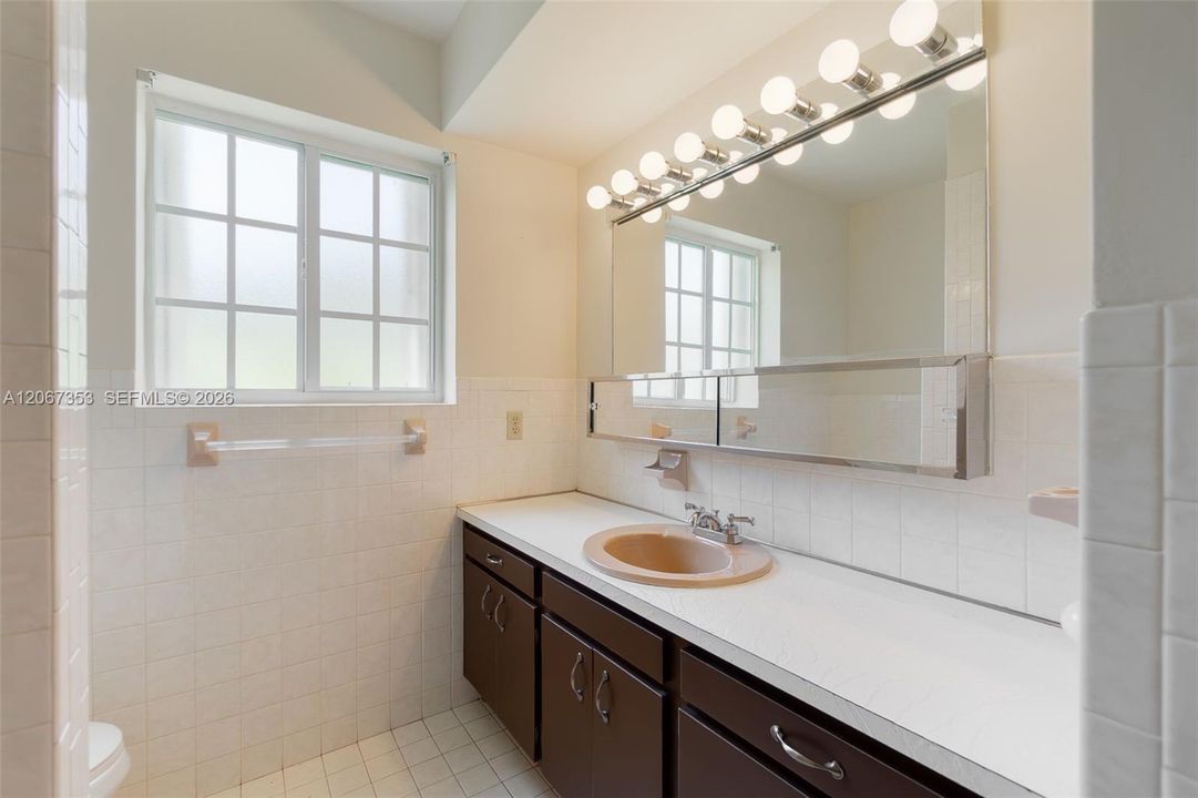 For Sale: $699,000 (4 beds, 2 baths, 1958 Square Feet)