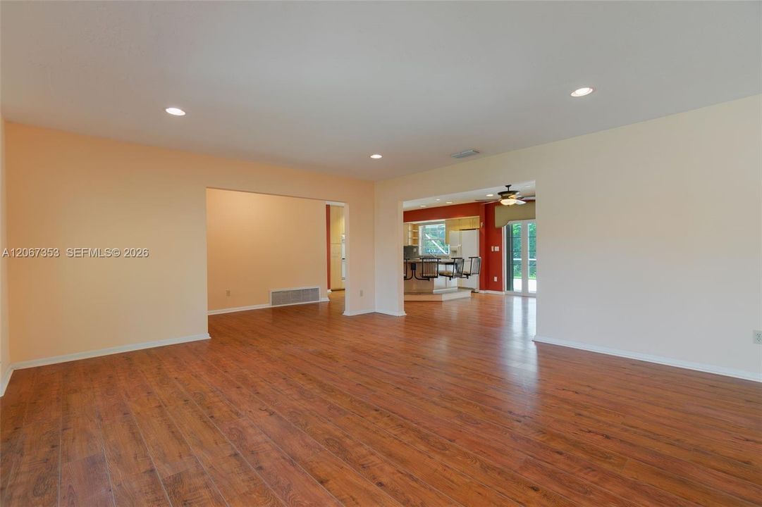For Sale: $699,000 (4 beds, 2 baths, 1958 Square Feet)