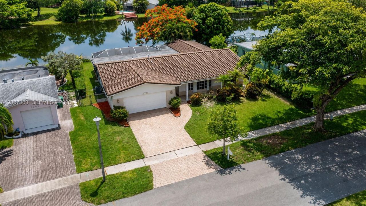 For Sale: $699,000 (4 beds, 2 baths, 1958 Square Feet)
