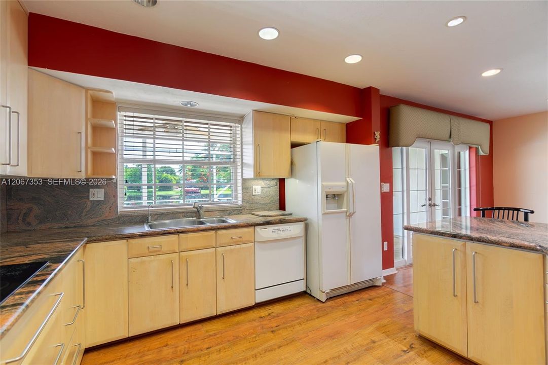 For Sale: $699,000 (4 beds, 2 baths, 1958 Square Feet)