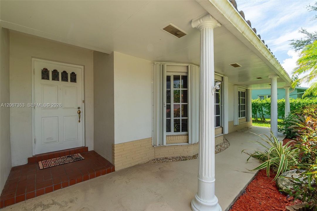 For Sale: $699,000 (4 beds, 2 baths, 1958 Square Feet)