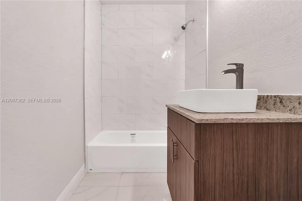 For Sale: $499,900 (5 beds, 3 baths, 2250 Square Feet)