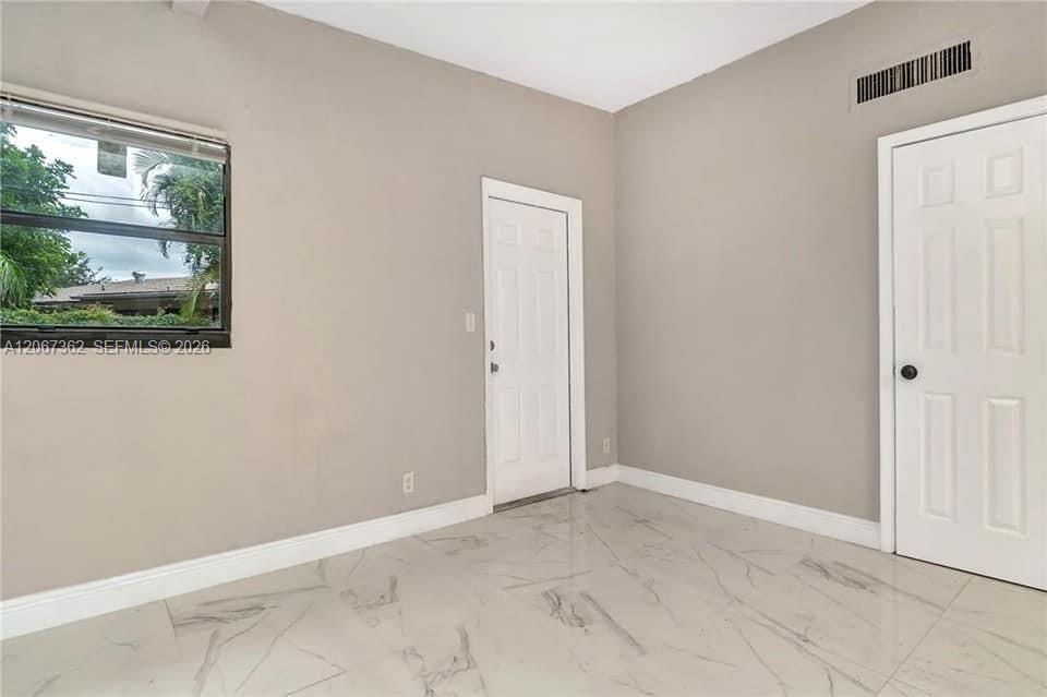 For Sale: $499,900 (5 beds, 3 baths, 2250 Square Feet)