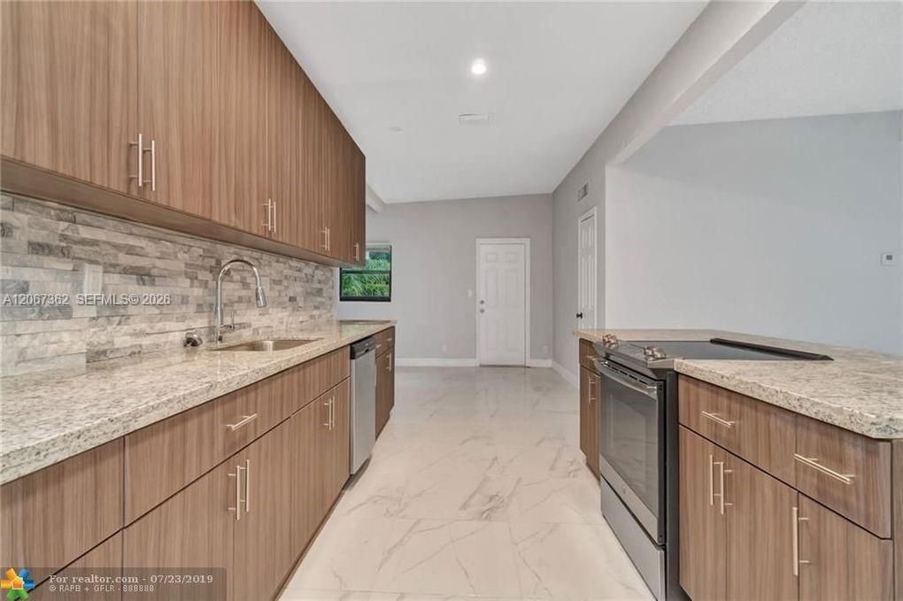 For Sale: $499,900 (5 beds, 3 baths, 2250 Square Feet)
