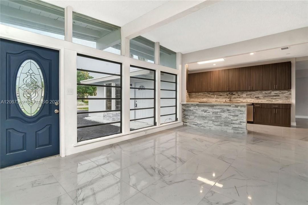 For Sale: $499,900 (5 beds, 3 baths, 2250 Square Feet)