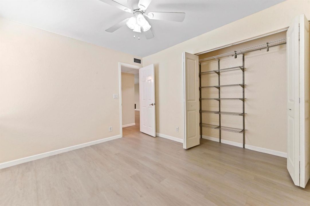 22 Bedroom 03