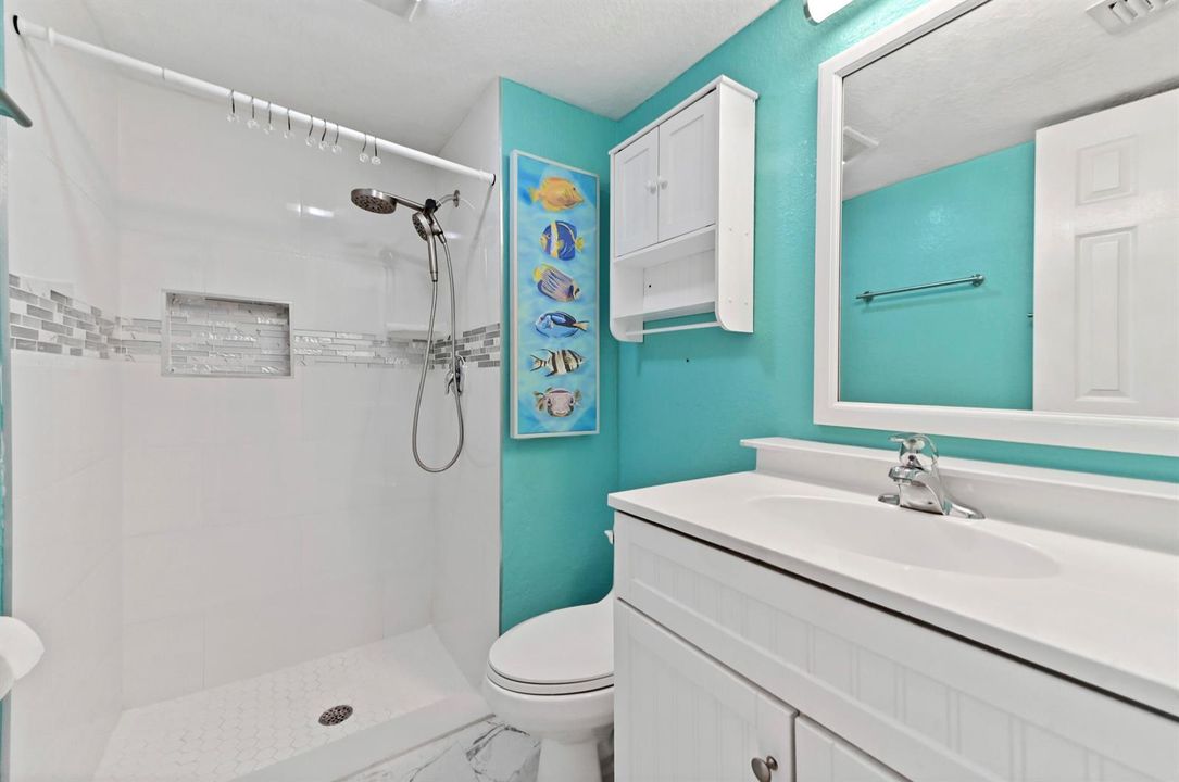 17 Bathroom 01