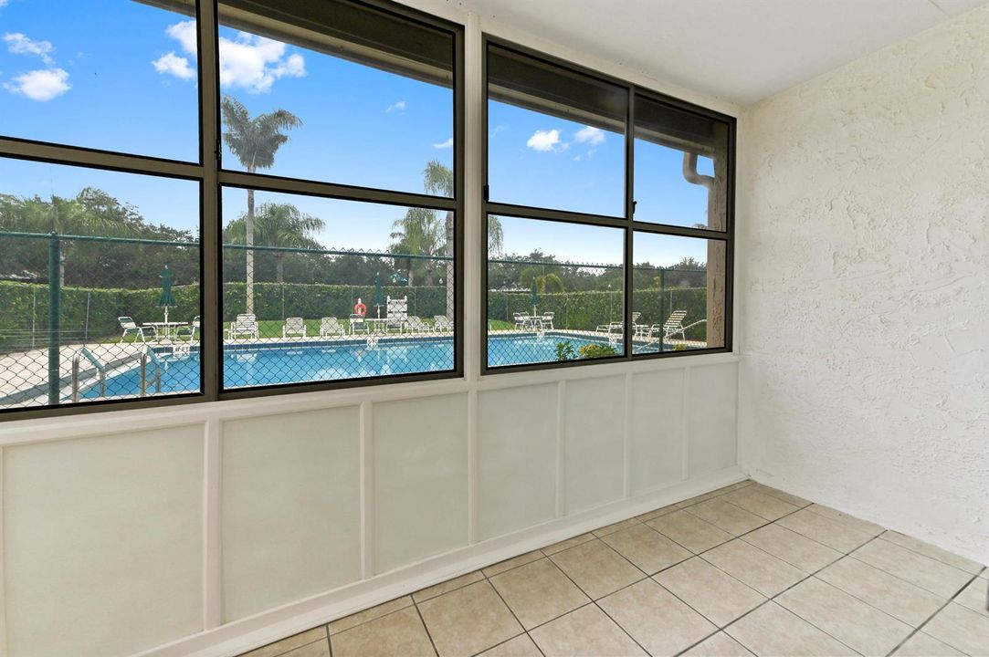 23 Balcony 01