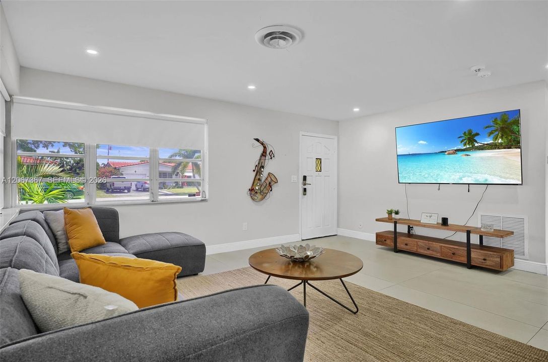 For Rent: $4,999 (3 beds, 2 baths, 1458 Square Feet)