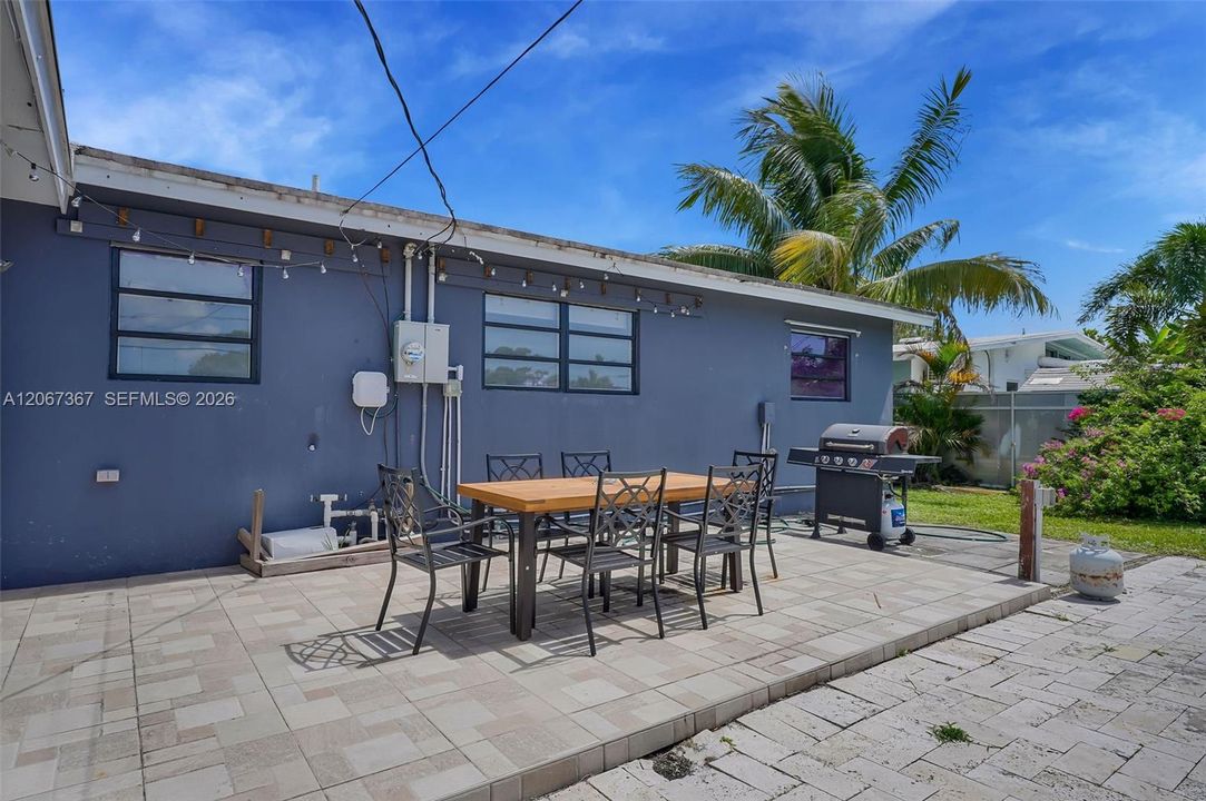 For Rent: $4,999 (3 beds, 2 baths, 1458 Square Feet)