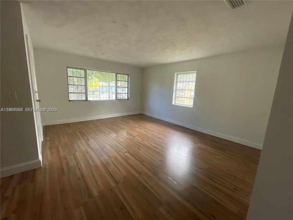 En Renta: $2,600 (2 camas, 1 baños, 2248 Pies cuadrados)