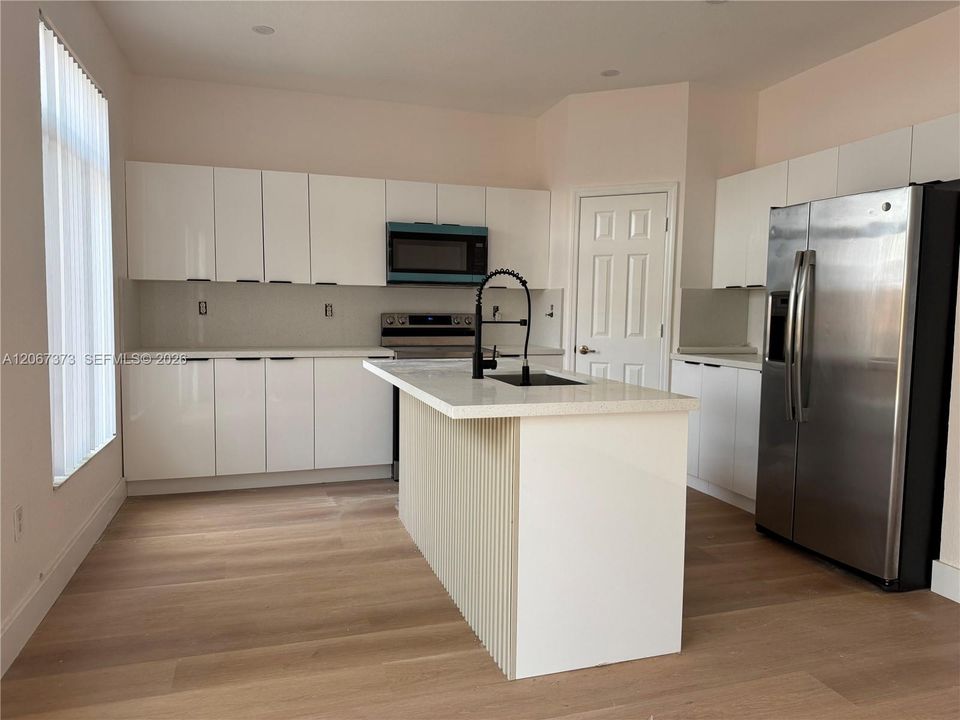 For Sale: $625,000 (3 beds, 2 baths, 1676 Square Feet)