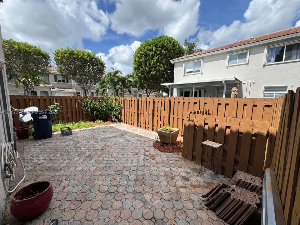 For Sale: $625,000 (3 beds, 2 baths, 1676 Square Feet)