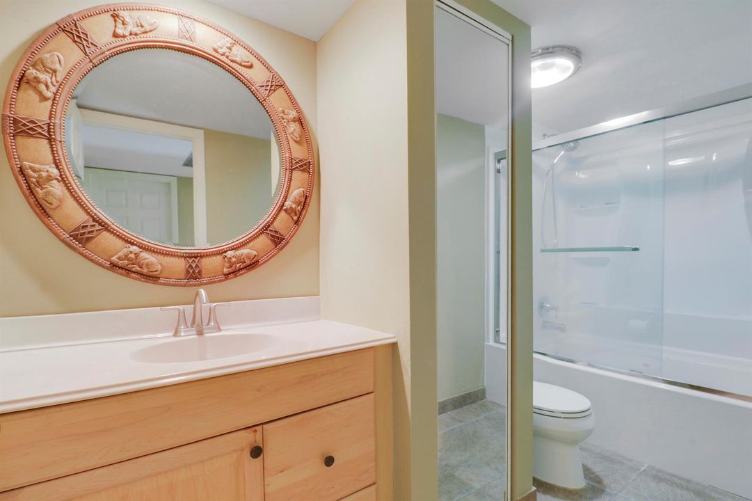 Upstairs full bathroom guest
