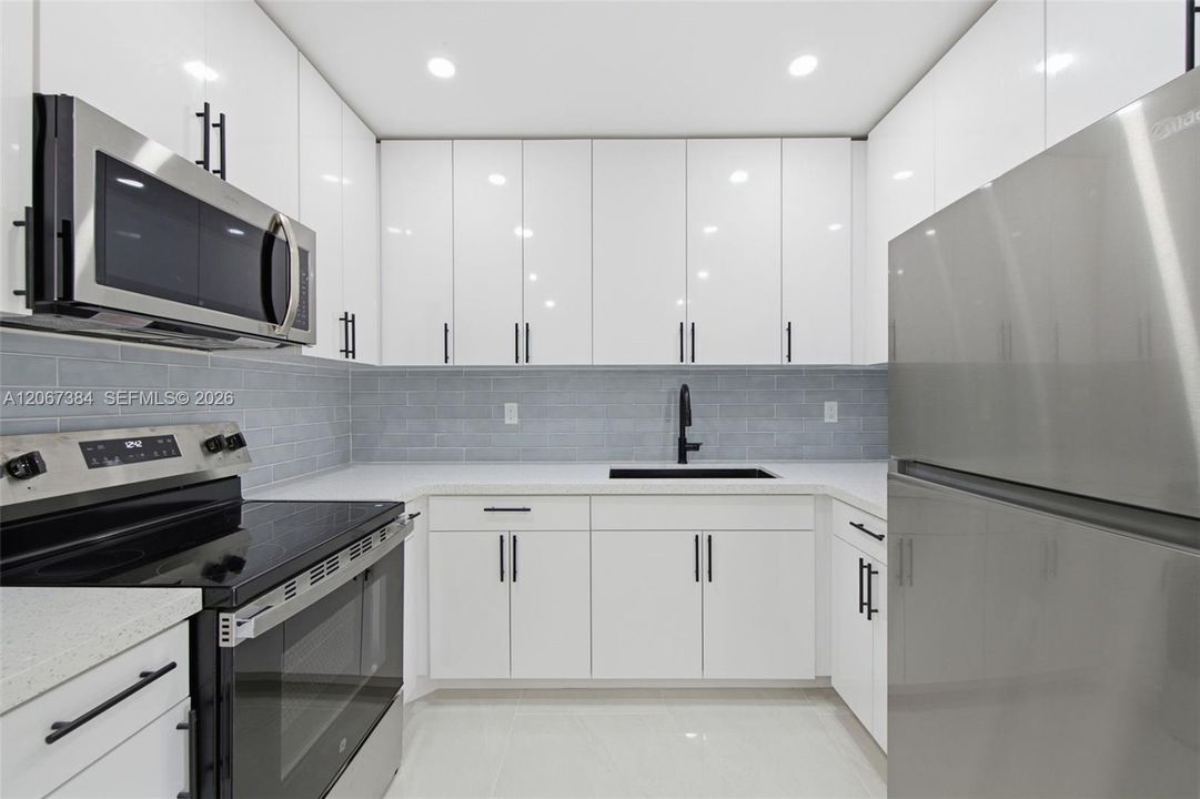 В аренду: $6,000 (4 спален, 2 ванн, 1634 Квадратных фут)