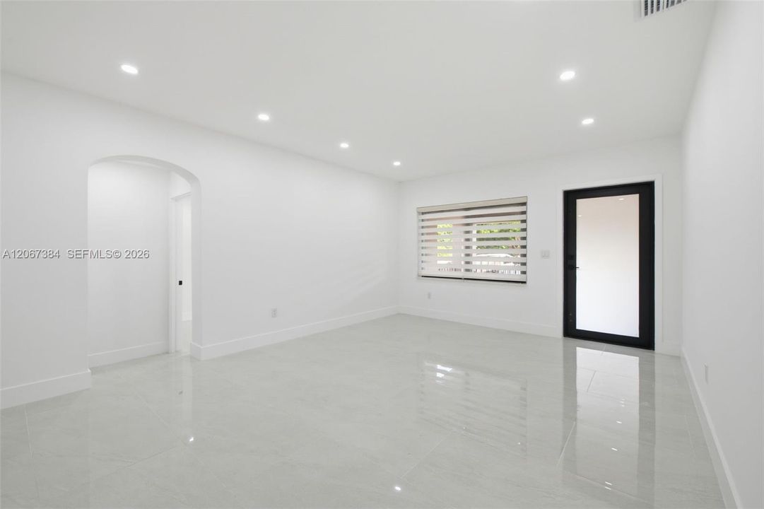В аренду: $6,000 (4 спален, 2 ванн, 1634 Квадратных фут)
