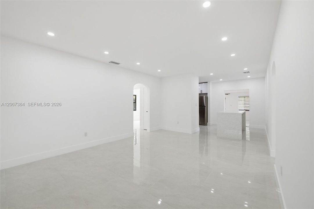 В аренду: $6,000 (4 спален, 2 ванн, 1634 Квадратных фут)