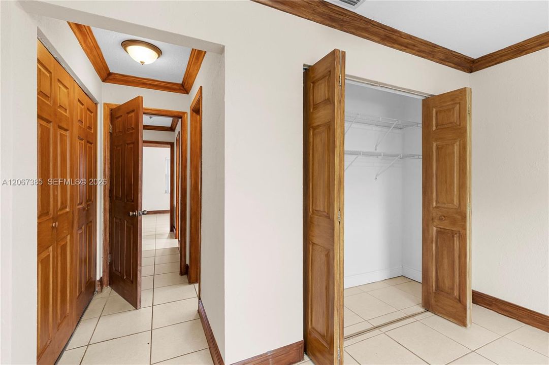 На продажу: $350,000 (2 спален, 2 ванн, 1366 Квадратных фут)