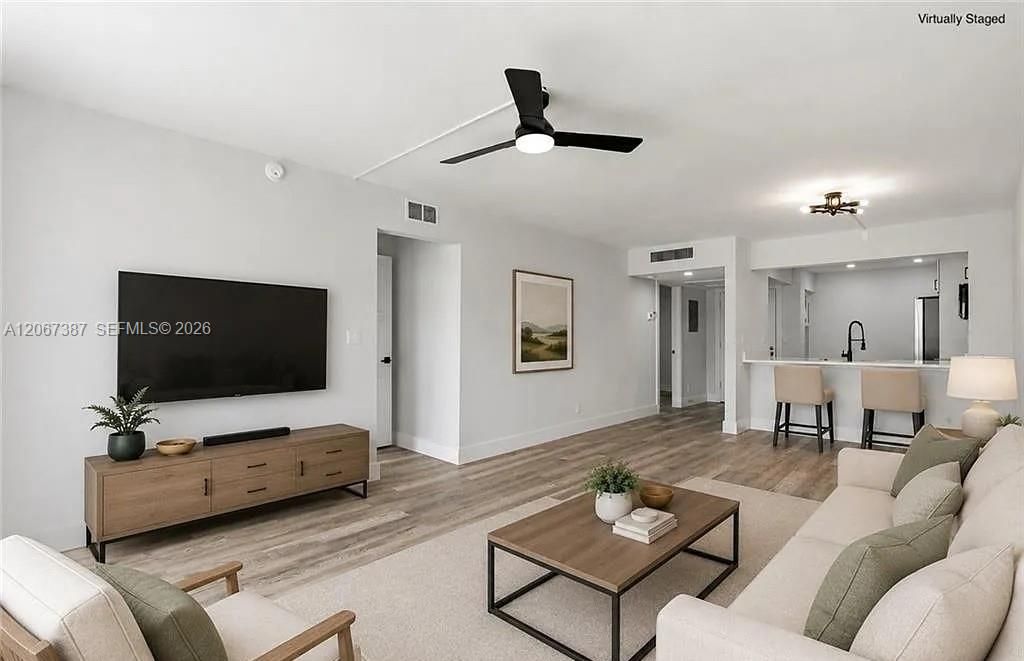 For Rent: $2,500 (2 beds, 2 baths, 1000 Square Feet)
