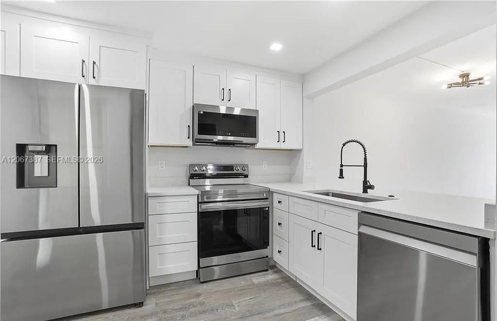For Rent: $2,500 (2 beds, 2 baths, 1000 Square Feet)
