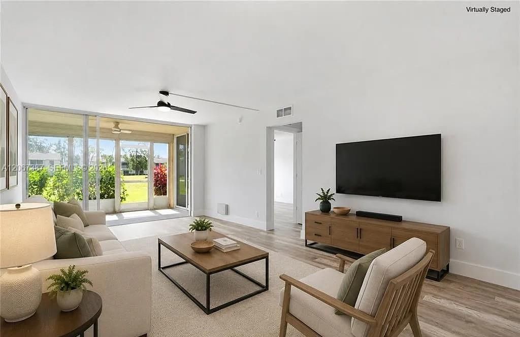 For Rent: $2,500 (2 beds, 2 baths, 1000 Square Feet)