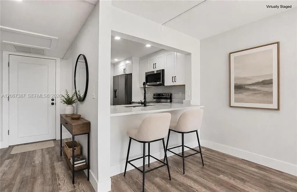 For Rent: $2,500 (2 beds, 2 baths, 1000 Square Feet)