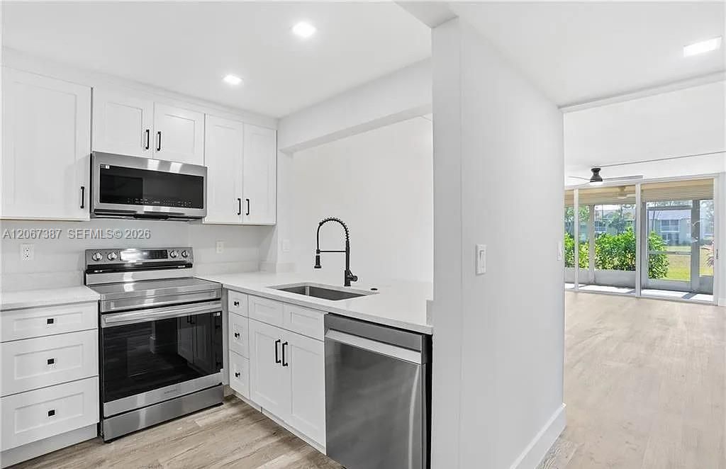 For Rent: $2,500 (2 beds, 2 baths, 1000 Square Feet)