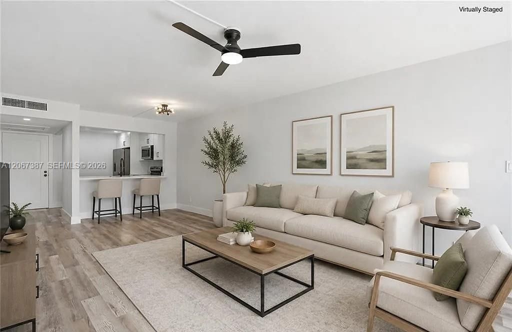 For Rent: $2,500 (2 beds, 2 baths, 1000 Square Feet)