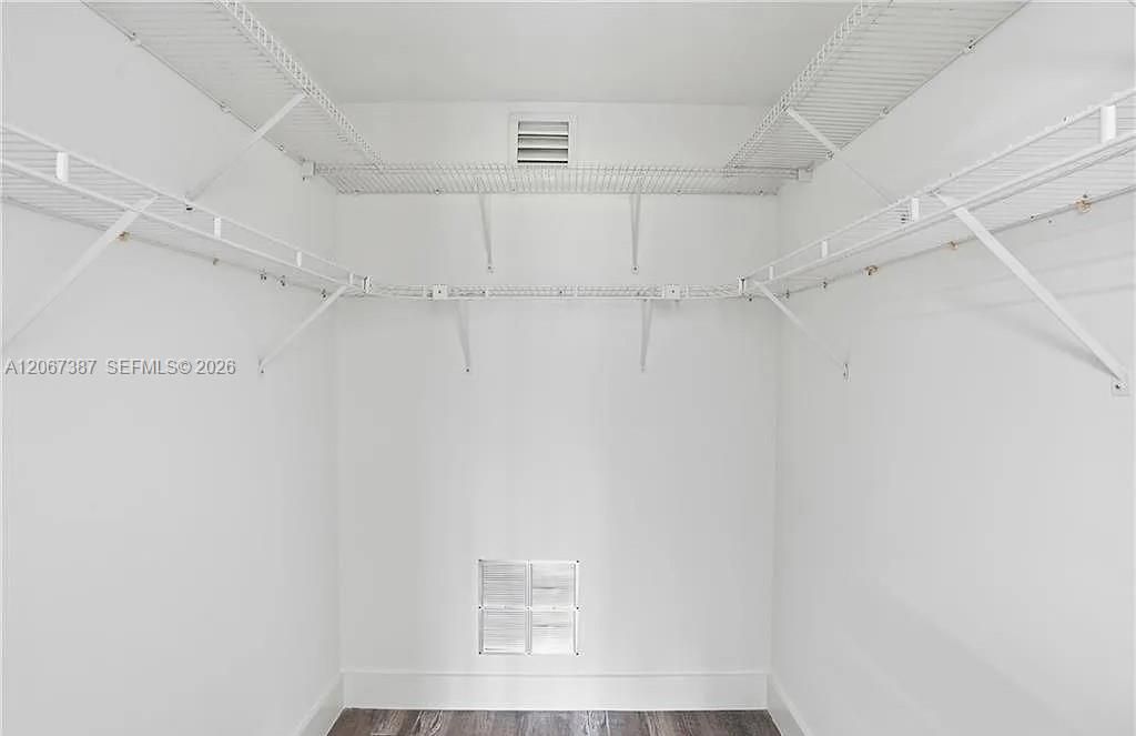 For Rent: $2,500 (2 beds, 2 baths, 1000 Square Feet)