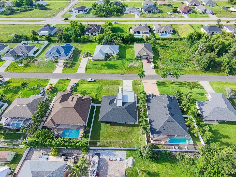 For Sale: $479,900 (3 beds, 3 baths, 1938 Square Feet)